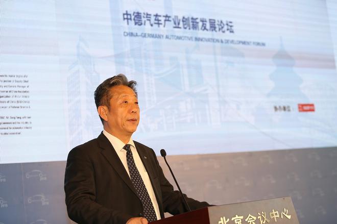 中国汽车工业协会常务副会长、世界汽车组织第一副主席 董扬先生